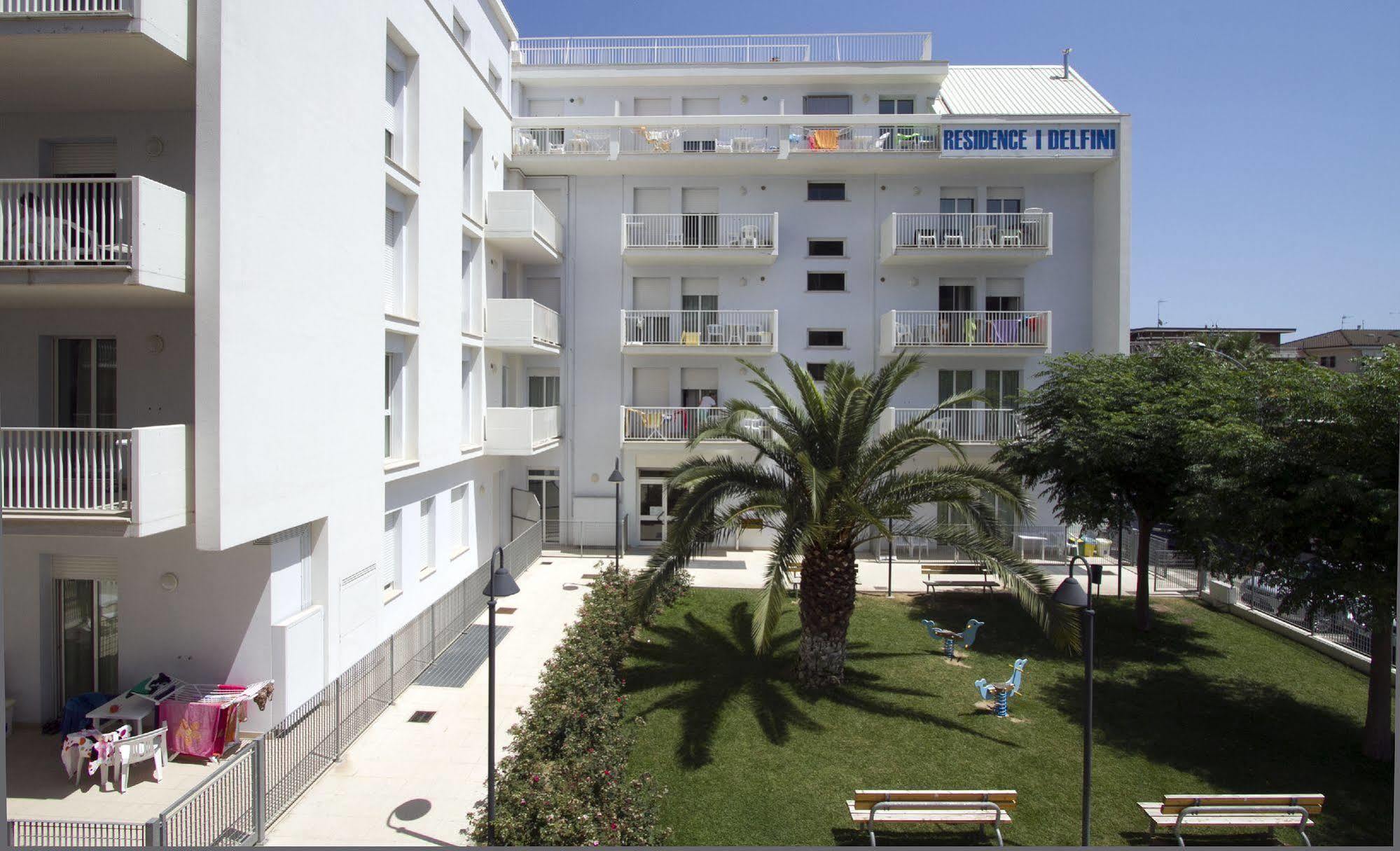 Residence I Delfini Cupra Marittima Exterior photo