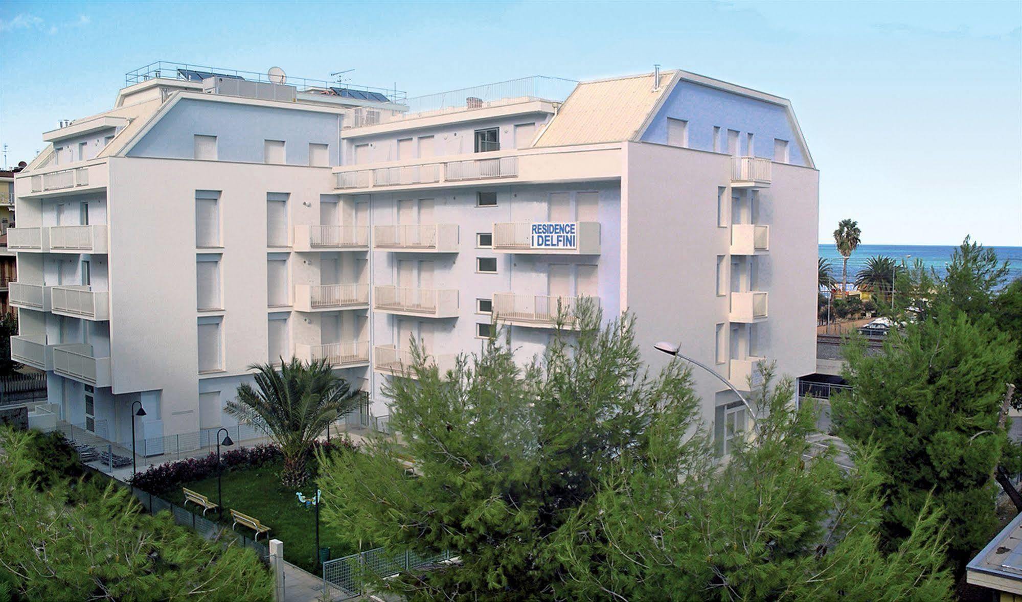 Residence I Delfini Cupra Marittima Exterior photo