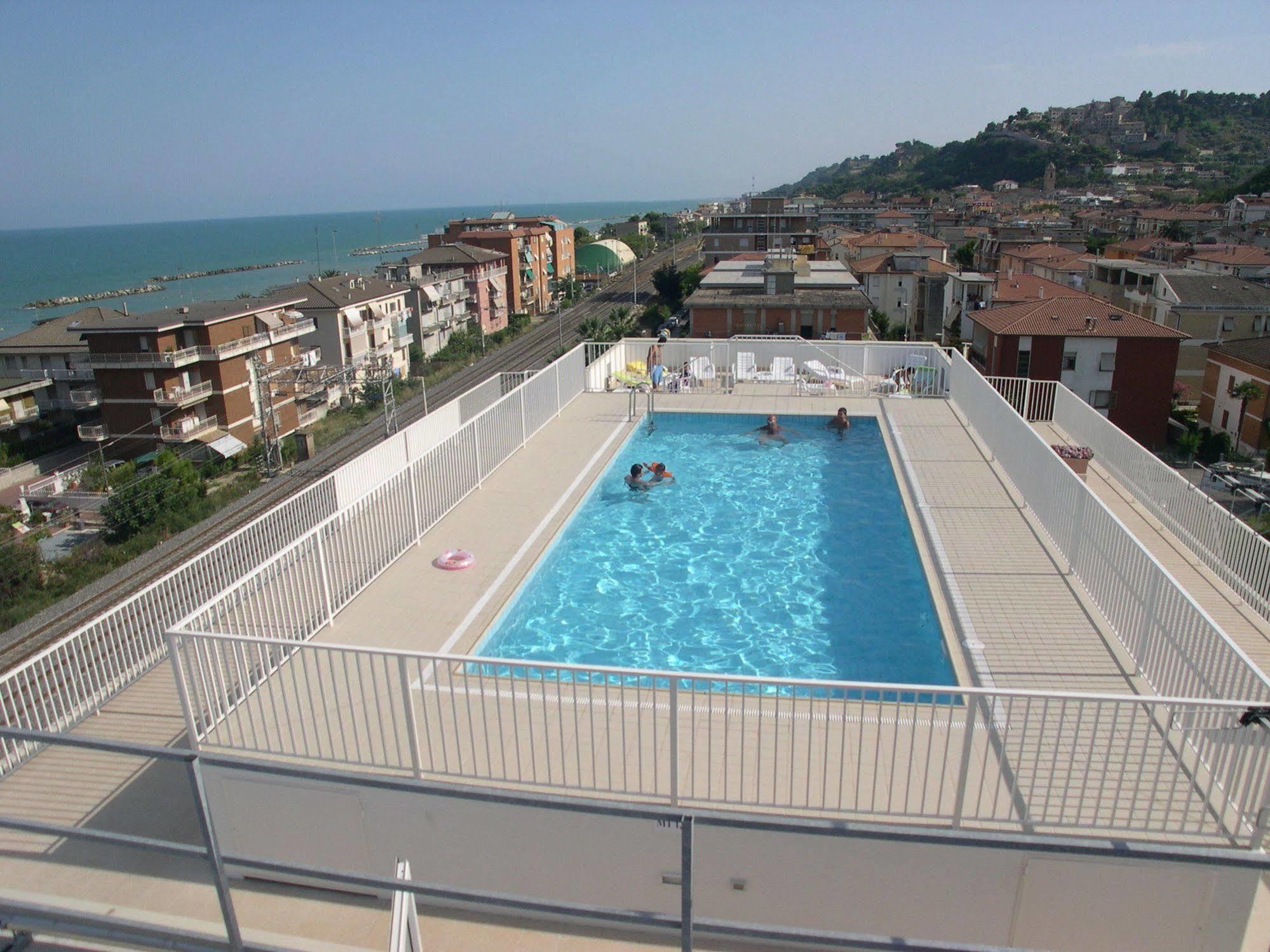 Residence I Delfini Cupra Marittima Exterior photo